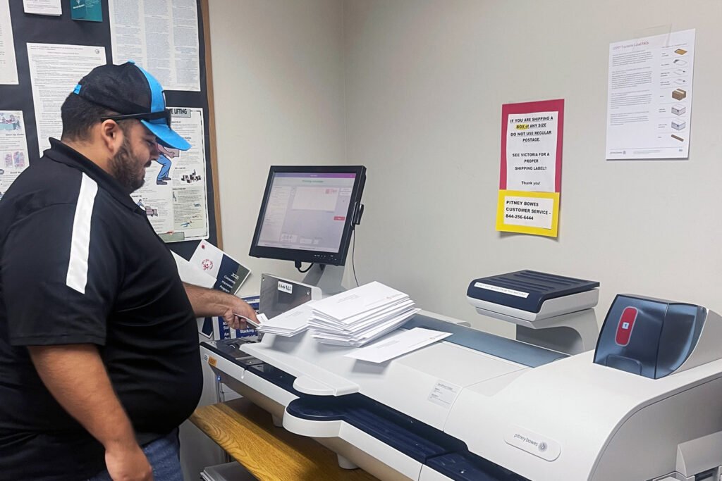 Intern louis mailroom